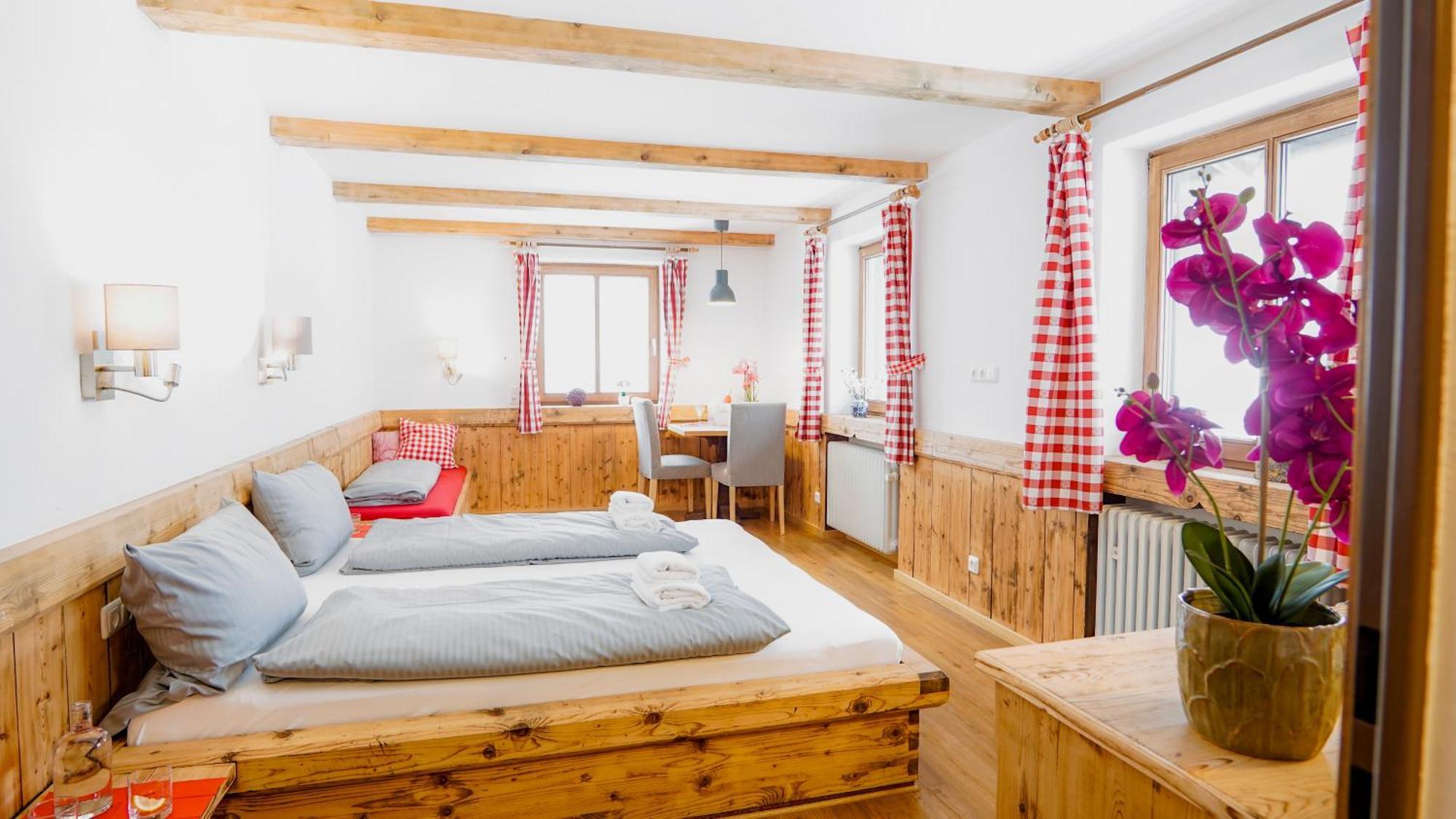 Landgasthof Zum Papyrer - Erholung Im Urlaubsgebiet Lenggries Room photo