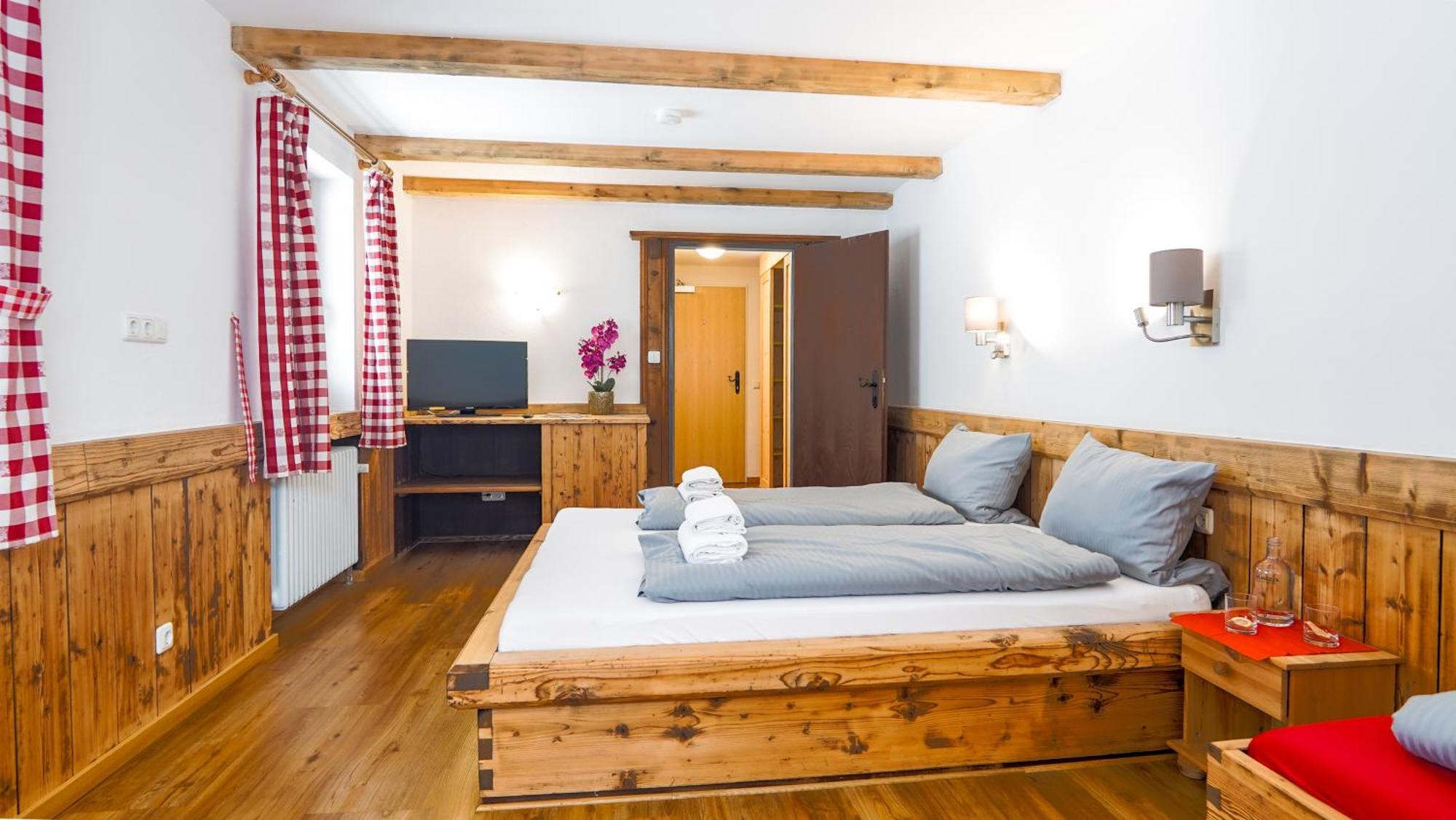 Landgasthof Zum Papyrer - Erholung Im Urlaubsgebiet Lenggries Room photo