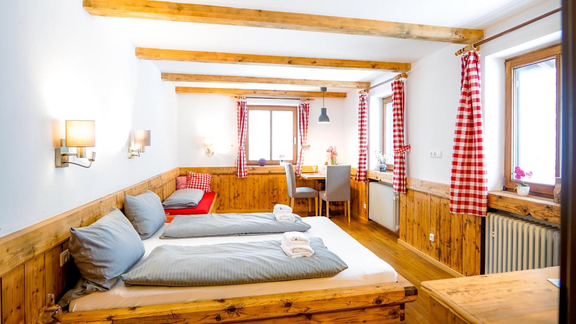 Landgasthof Zum Papyrer - Erholung Im Urlaubsgebiet Lenggries Room photo